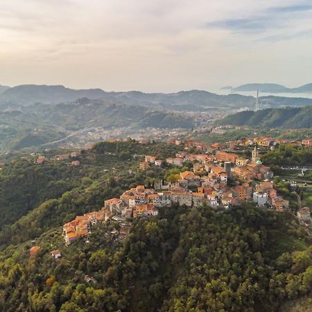La Luna Nel Castello Vezzano Ligure Kültér fotó