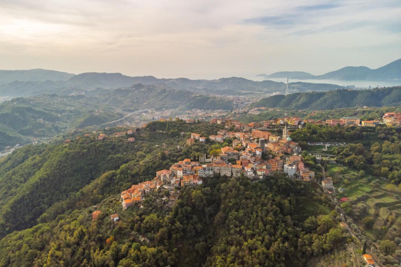 La Luna Nel Castello Vezzano Ligure Kültér fotó